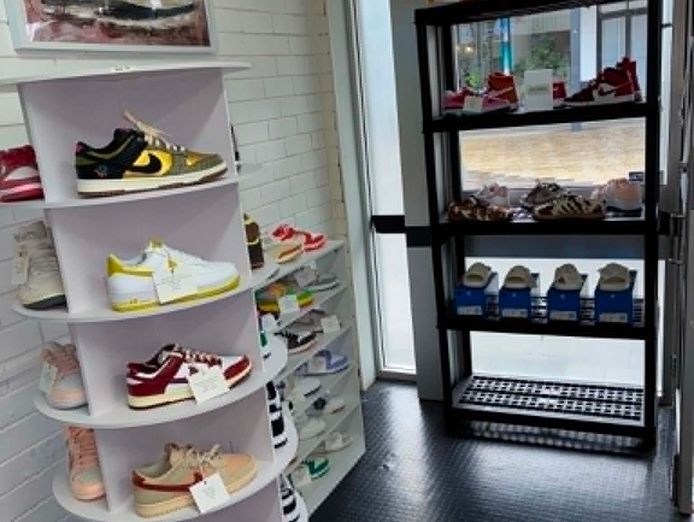 deadstock-sneaker-reseller-store-4