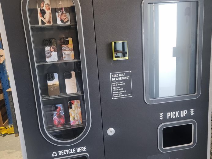 urgent-turnkey-phone-case-vending-machines-8