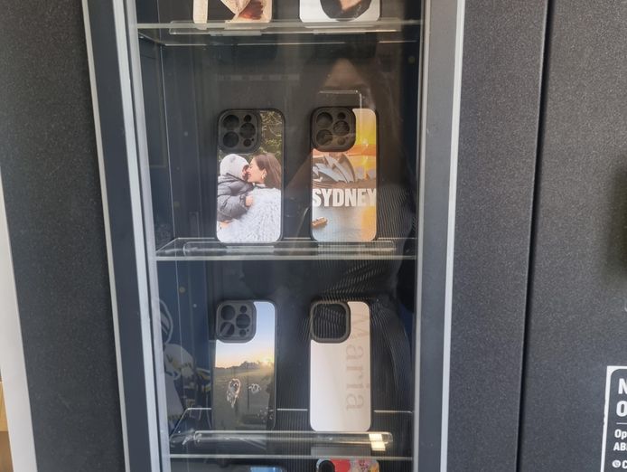 urgent-turnkey-phone-case-vending-machines-9