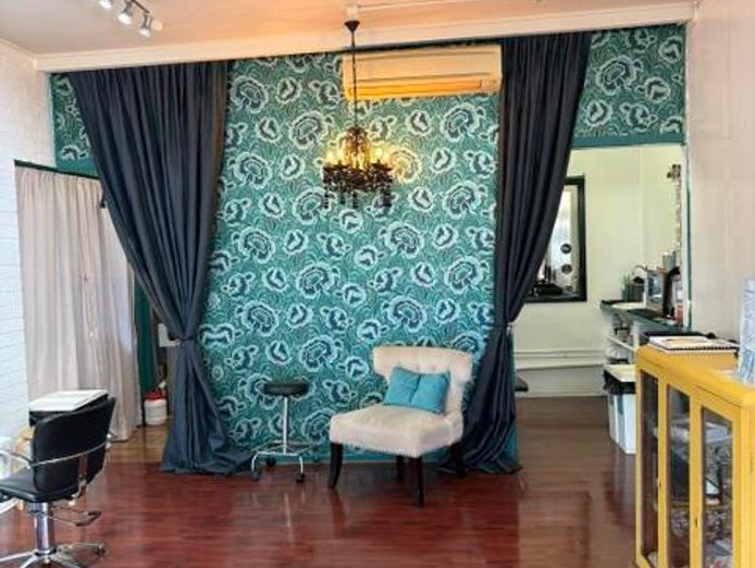 well-established-boutique-salon-for-sale-in-coorparoo-0
