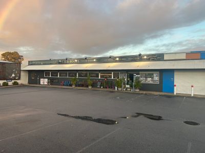 supermarket-opportunity-high-exposure-location-outstanding-growth-potential-0