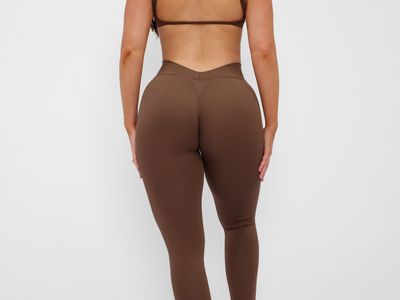 activewear-e-commerce-brand-custom-designed-products-international-appeal-9