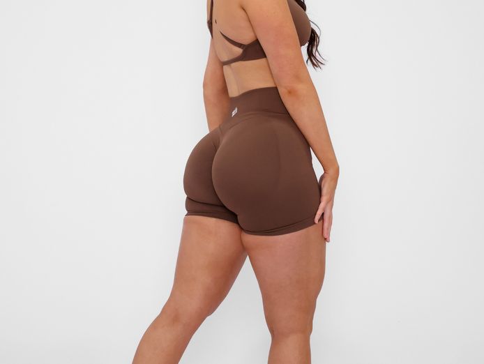 activewear-e-commerce-brand-custom-designed-products-international-appeal-6