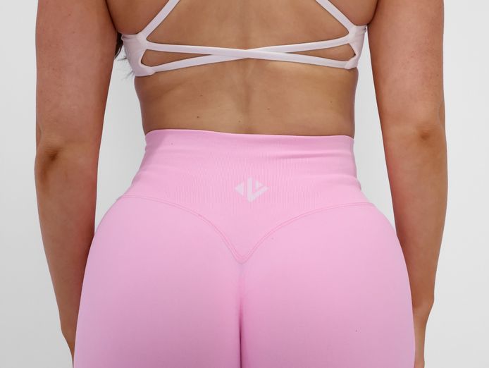 activewear-e-commerce-brand-custom-designed-products-international-appeal-5