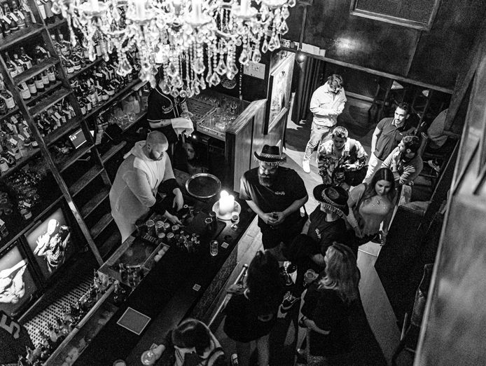 iconic-multi-award-winning-bar-nationally-recognised-rare-qld-opportunity-9
