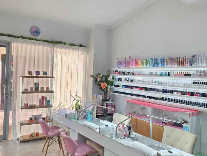 established-nail-and-beauty-salon-for-sale-0