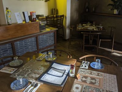 thai-restaurant-takeaway-popular-local-venue-1