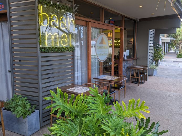 thai-restaurant-takeaway-popular-local-venue-0