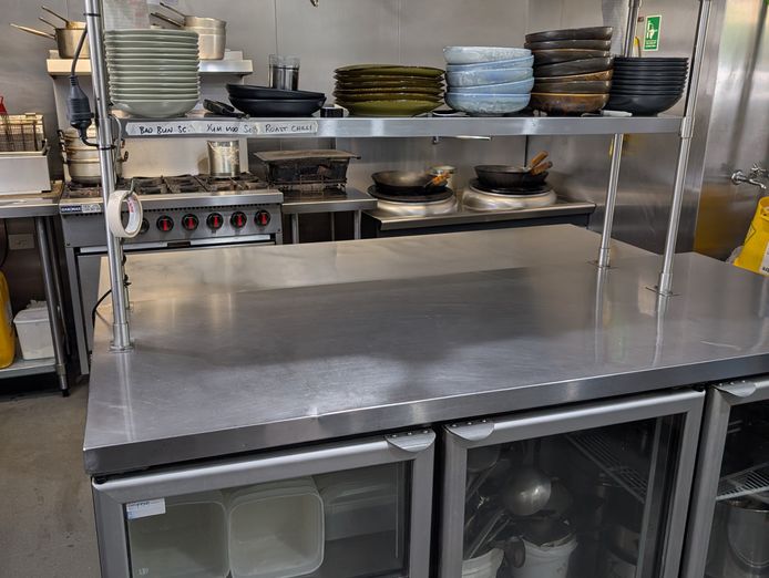 thai-restaurant-takeaway-popular-local-venue-4