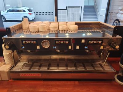 profitable-urban-coffee-shop-suit-owner-operator-3