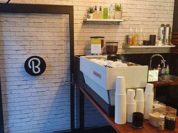 profitable-urban-coffee-shop-suit-owner-operator-0
