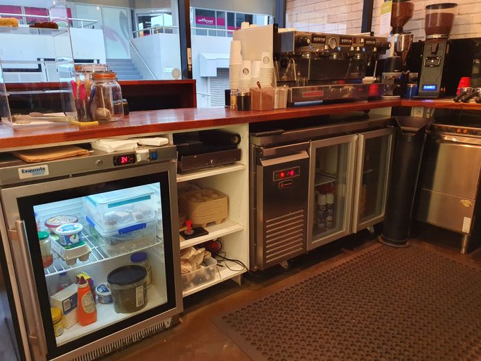 profitable-urban-coffee-shop-suit-owner-operator-4