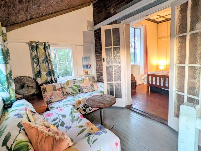 business-4br-residence-licensed-venue-annerley-7