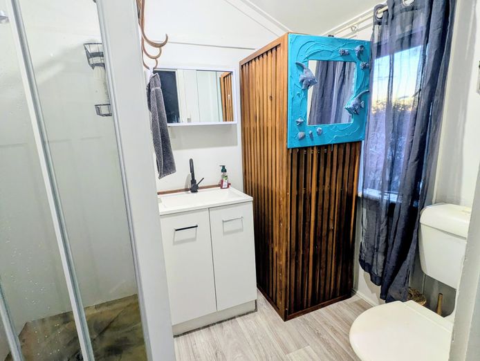 business-4br-residence-licensed-venue-annerley-9