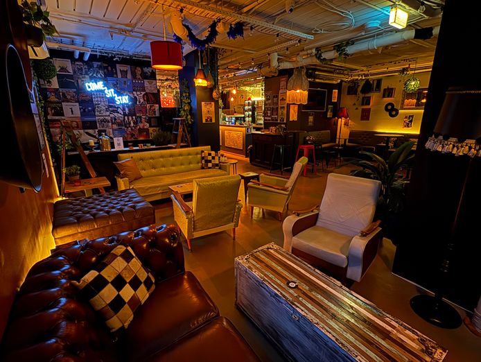 established-cocktail-bar-west-melbourne-turnkey-business-liquor-licence-4