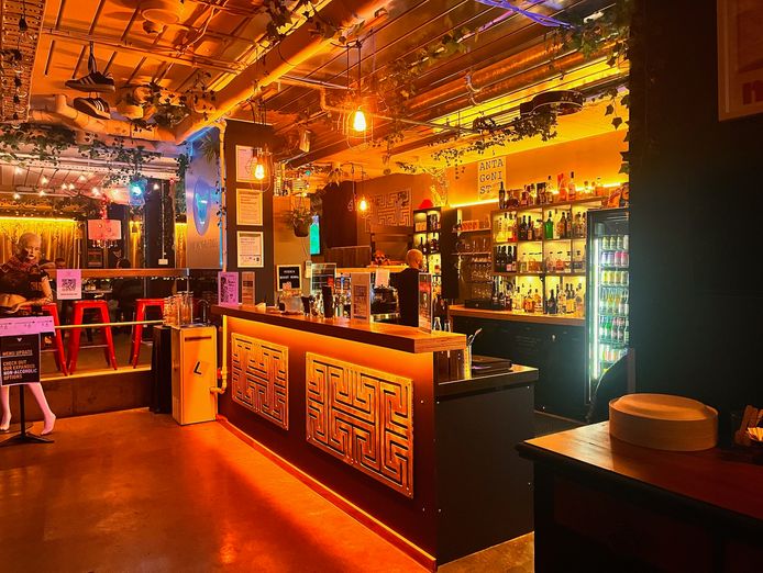 established-cocktail-bar-west-melbourne-turnkey-business-liquor-licence-0