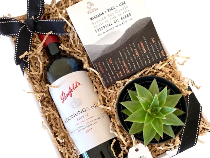 succulent-surprise-brand-online-gifting-platform-florist-model-2