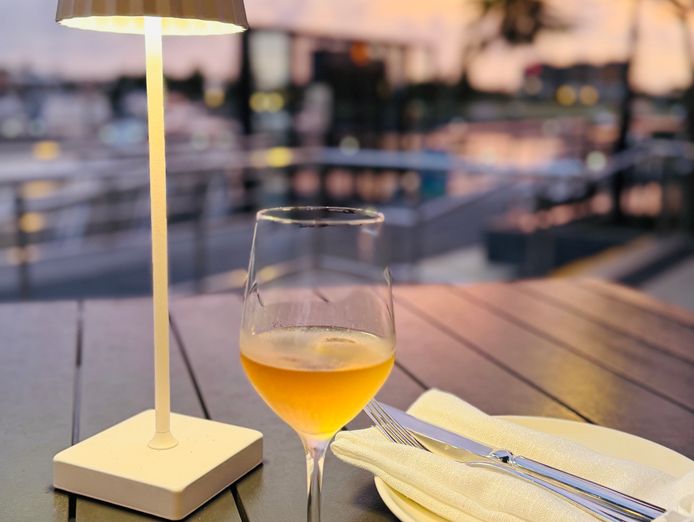 waterfront-cocktail-bar-restaurant-sunshine-coast-4