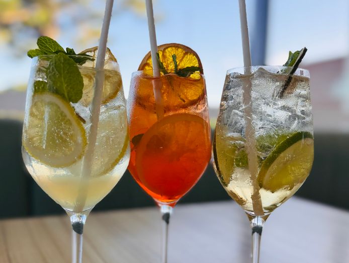 waterfront-restaurant-cocktail-bar-sunshine-coast-5