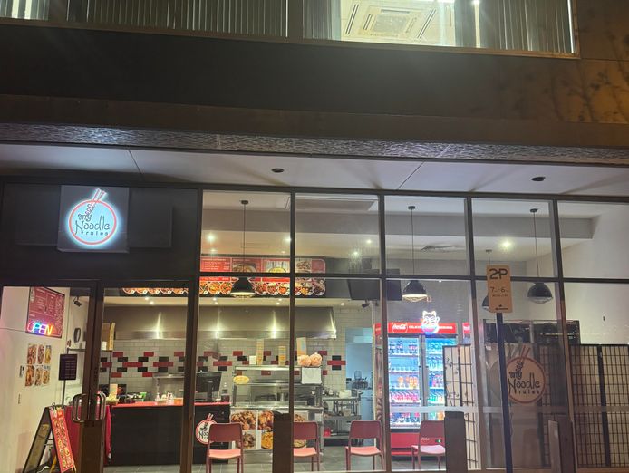 established-asian-noodle-bar-only-takeaway-kwinanan-4
