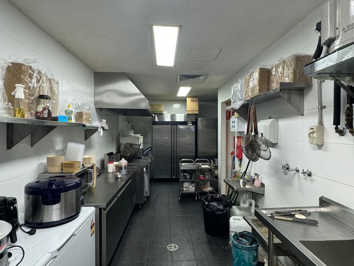 established-asian-noodle-bar-only-takeaway-kwinanan-6