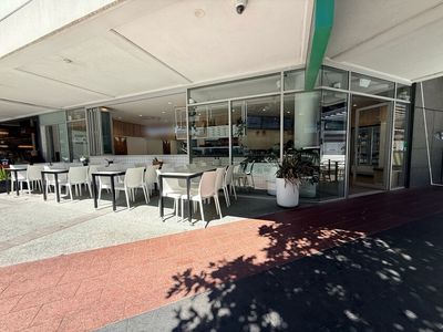 licensed-corner-restaurant-60-seats-oracle-broadbeach-1