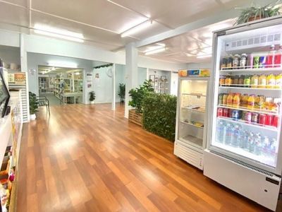 thriving-outback-caf-amp-gift-shop-freehold-building-2