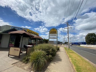 thriving-takeaway-caf-in-high-traffic-location-endless-potential-4