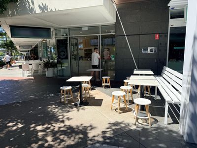 licensed-corner-restaurant-60-seats-oracle-broadbeach-5