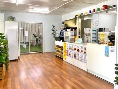 thriving-outback-caf-amp-gift-shop-freehold-building-1