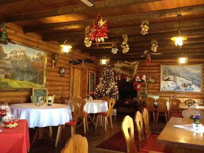 iconic-log-cabin-tea-house-restaurant-with-top-views-under-mt-gladstone-lookout-1