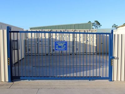 freehold-property-4-075m-amp-leasehold-business-390-000-9