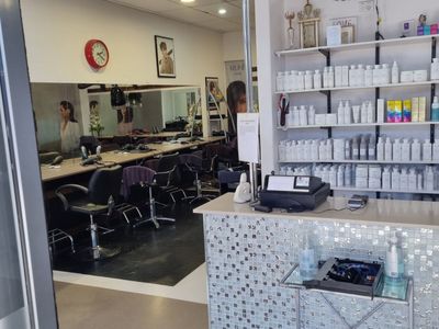 thriving-hair-salon-20-years-of-success-prime-sunshine-coast-location-6
