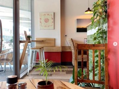 thriving-vegetarian-restaurant-with-beautiful-fit-out-3