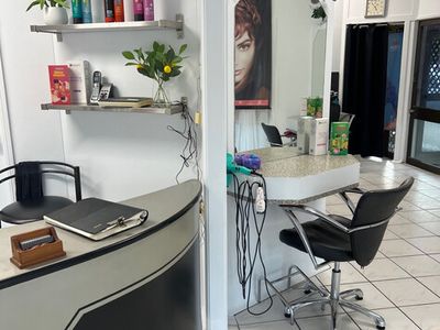 fully-booked-hair-salon-noosa-hinterland-lifestyle-wiwo-1