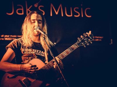 retail-music-store-and-music-school-5