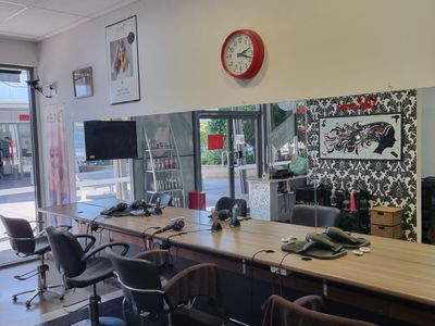 thriving-hair-salon-20-years-of-success-prime-sunshine-coast-location-8