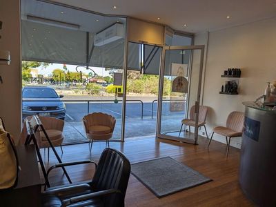 spacious-hair-salon-with-beauty-room-in-prime-doncaster-east-location-1