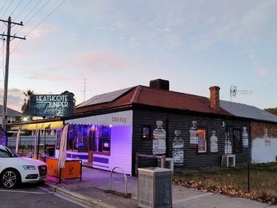 iconic-gin-bar-restaurant-amp-freehold-award-winning-hospitality-venue-2