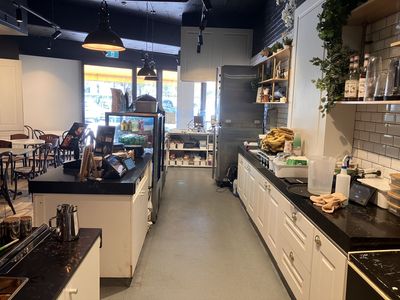 own-a-prime-commercial-property-with-a-fully-equipped-dessert-bar-4