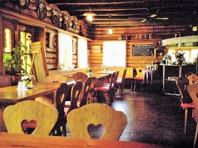 iconic-log-cabin-tea-house-restaurant-with-top-views-under-mt-gladstone-lookout-2