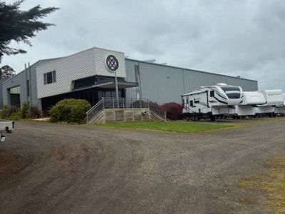 gooseneck-and-fifth-wheel-business-for-sale-0