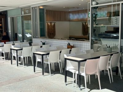 licensed-corner-restaurant-60-seats-oracle-broadbeach-2