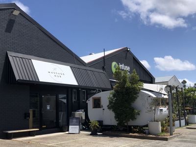 the-massage-hub-with-luxury-clinic-space-1