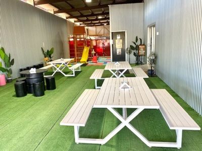 thriving-outback-caf-amp-gift-shop-freehold-building-9