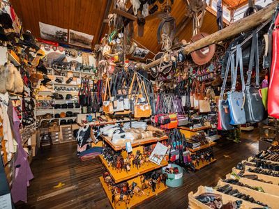 bungendore-leather-a-tourist-hotspot-30mins-from-canberra-7