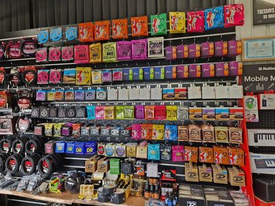 retail-music-store-and-music-school-4