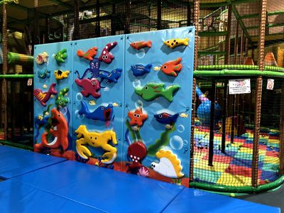 lollipops-playland-and-cafe-springwood-indoor-playcentre-playground-3