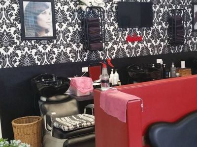 thriving-hair-salon-20-years-of-success-prime-sunshine-coast-location-2