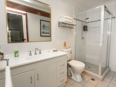 profitable-seaside-bed-amp-breakfast-freehold-investment-in-redcliffe-5